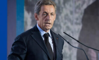 Никола Саркози го критикуваше повикот на Макрон за предвремени избори, предупредува на „хаос“