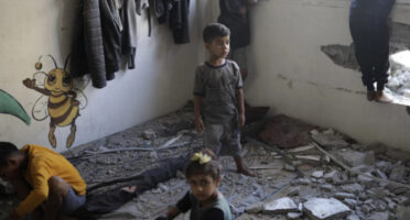 Првпат од почетокот на војната тешко болни деца од Газа одат на лекување преку граничниот премин Керем Шалом