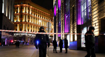 Пукано во автобус од прозор, повредени се две лица во Москва