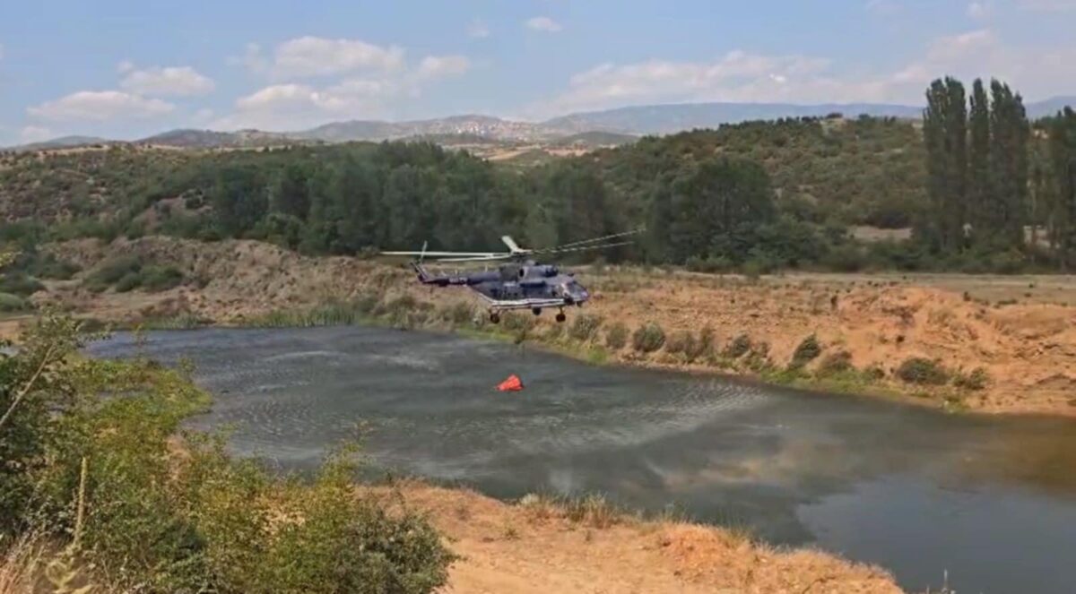 Уште еден хеликоптер на МВР се вклучи во борбата со големиот пожар кај Сушево и Злеово