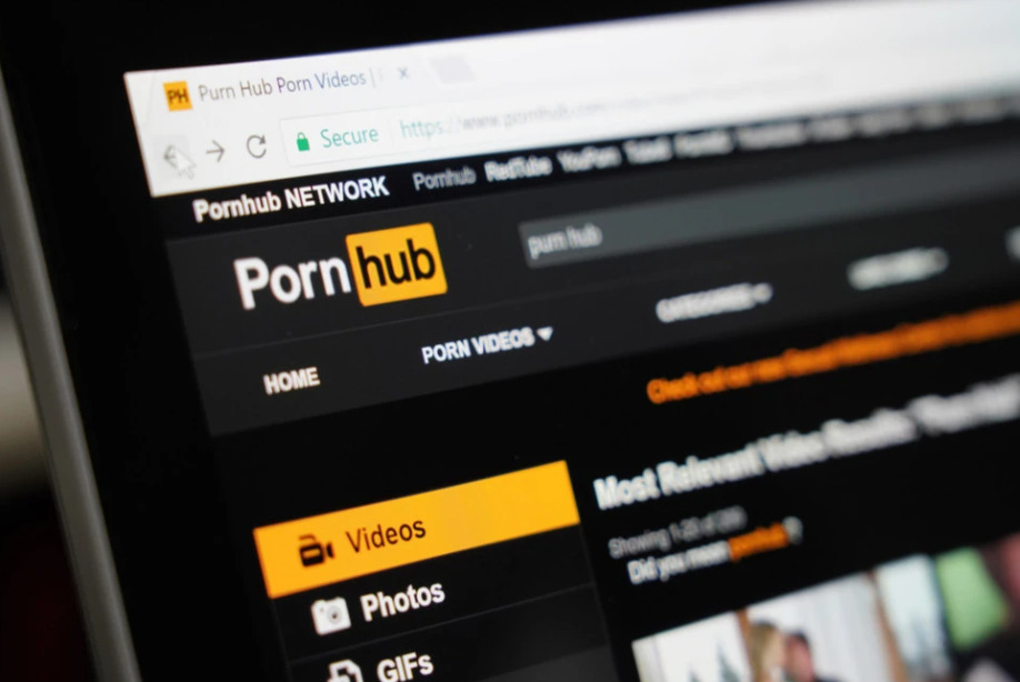 Pornhub го возвраќа ударот