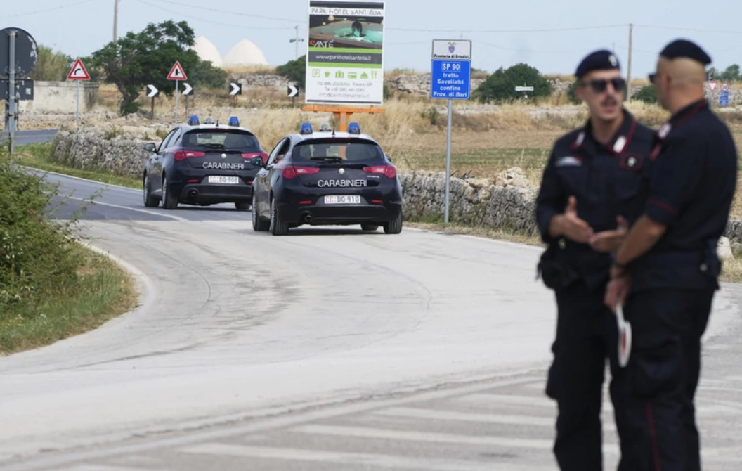Албанец во Италија киднапирал жена и дете: ги пресретнал додека го носела синот во градинка, им се заканил со нож и ги врзал