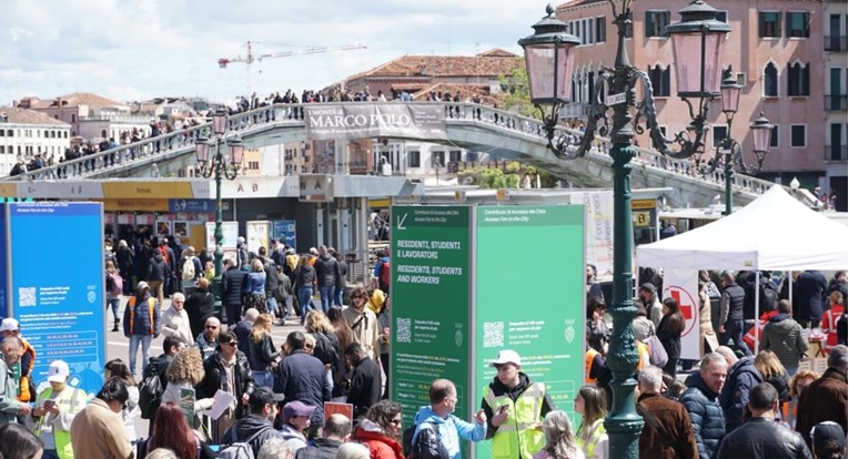 Венеција тестира наплаќање влез во градот, сега планираат поскапи пропусници