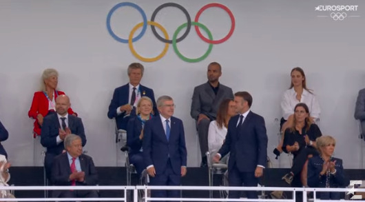 (Видео) Олимписки игри во Париз 2024: церемонијата на отворање започна со пловење по Сена