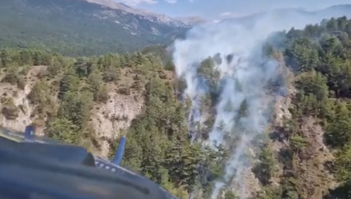 (Видео) Полициските хеликоптери исфрлија над 120 тони вода врз пожарите кај селото Тажево и  „Јасен“