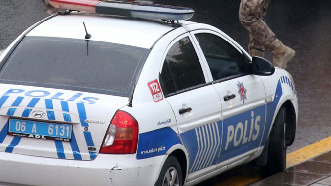 Загина возач, 20 туристи се повредени кога автобус удрил во столб на мост во Турција