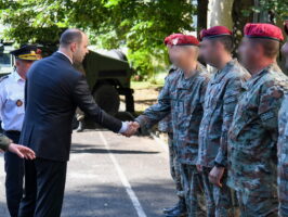 Министерот Мисајловски во посета на припадниците на баталјонот за Специјални сили – Волци: Вие сте инспирација и херои на нашата нација
