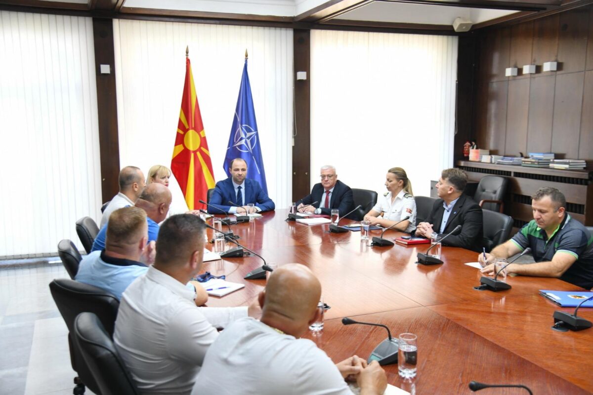 Мисајловски со претставниците на Синдикатите во одбраната: во фокусот подобрување на условите на вработените во министерството и Армијата