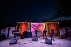 Најубавите македонски песни со Андријана Јаневска и „Митан“ пред кривопаланчани