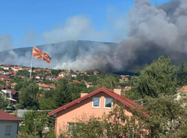 Пожарот кај Негрево, Пехчевско повторно активен, градоначалникот повикува да ги расчистат жителите улиците од возила