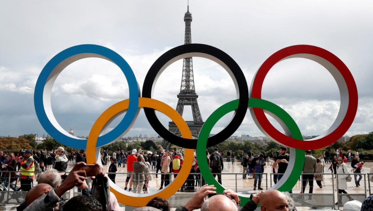 Сомнеж за експлозив во близина на стадионот, блокирани улиците на Париз