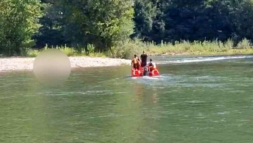 (Видео) Пронајдени осум тела откако се преврте чамец со мигранти во Дрина
