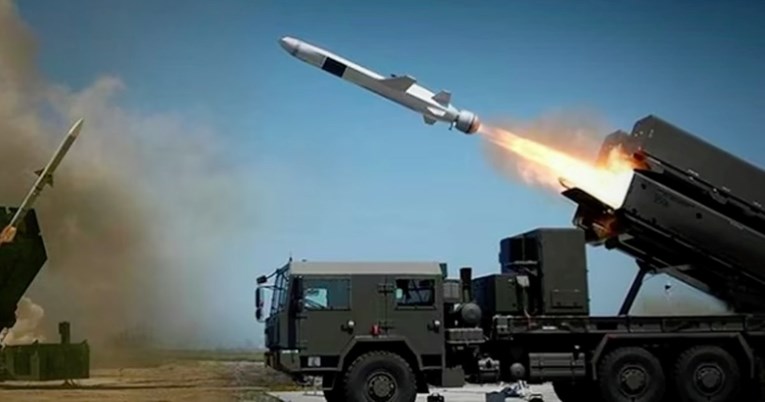 (Видео) Силни експлозии во Киев; Воената администрација: Нападнаа со балистички ракети