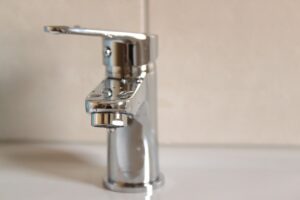 Една скопска улица без вода