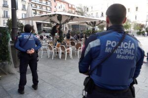 Мажот и синовите ја избoле мајка си со нож додека таа седела на тераса во Шпанија