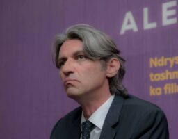 Не е довлно разрешувањето на ревизорката, министрите да сносат одговорност, порача Алијанса за Албанците