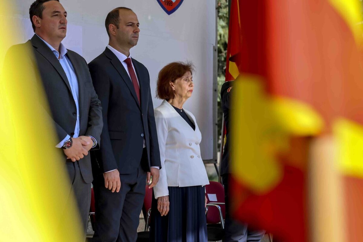 Сиљановска Давкова на свечената промоција на офицери и подофицери: Со вашиот патриотизам и професионализам, треба да бидете пример за македонското општество