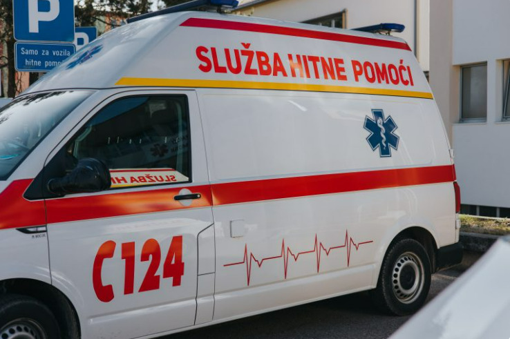 Автомобил паднал во провалија длабока 100 метри, едно лице загина во Босна и Херцеговина