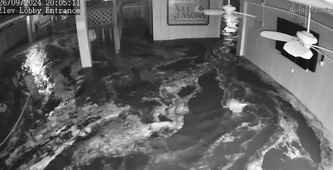 (Видео) Еден од најголемите урагани на овој век ја погоди Флорида, двајца загинати, повеќе од 1 милион корисници останаа без струја