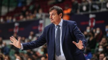 (Видео) Фенербахче им забрани на кошаркарите да играат за Турција додека селектор е Атаман