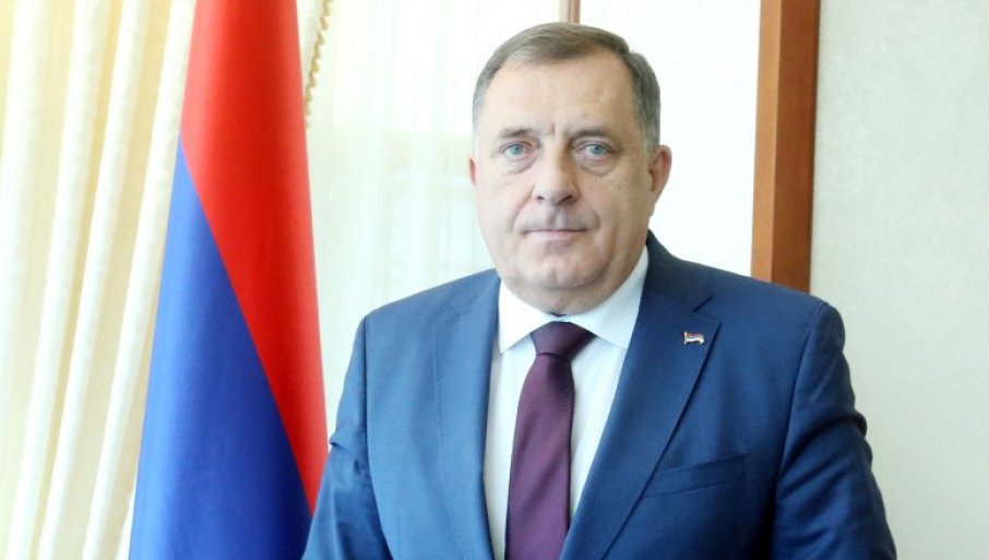 Воените ветерани го исвиркаа Додик, тој им покажа среден прст: „Не сакаа да му подадат рака“
