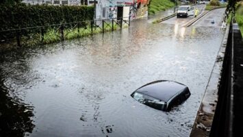 Вонредна состојба во Италија, поплавени се два региони