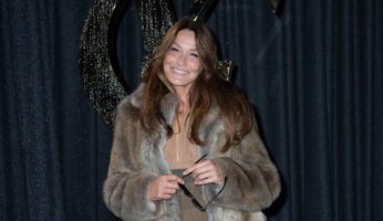 Една од најмоќните жени во Европа некогаш, се појави во проѕирно здолниште и ги покажа совршените нозе