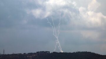 Израел им порача на своите војници да бидат подготвени за можна копнена инвазија на Либан