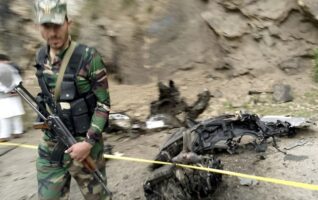 Конвој со странски дипломати нападнат во Пакистан