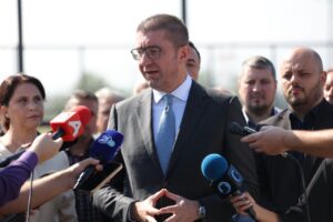 Мицкоски патува во Брисел на ручек со Урсула фон дер Лајен: Ќе ја пренесам фрустрацијата на народот, пречките за ЕУ се вештачки наметнати