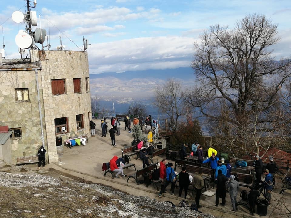 Пожар избувна во планинарскиот дом „Даре Џамбаз“ на врвот на Водно