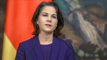 Бербок не исклучува можност дека Украина со германско оружје ќе напаѓа воени објекти во Русија