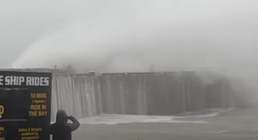 (Видео) Доаѓа бурата Ешли: се очекува ветер до 300 километри на час и бранови до 12 метри