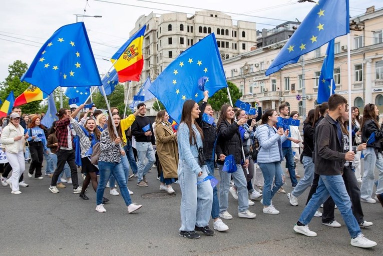 (Видео) Пресврт во Молдавија, одлуката за тоа дали државата да се заложи за влез во ЕУ „виси на конец“