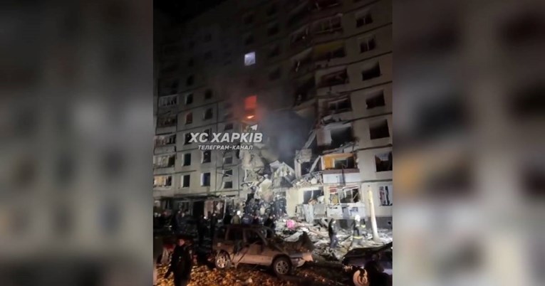 (Видео) Русите уништија цел дел од зграда во Харков, повредени се 24 лица