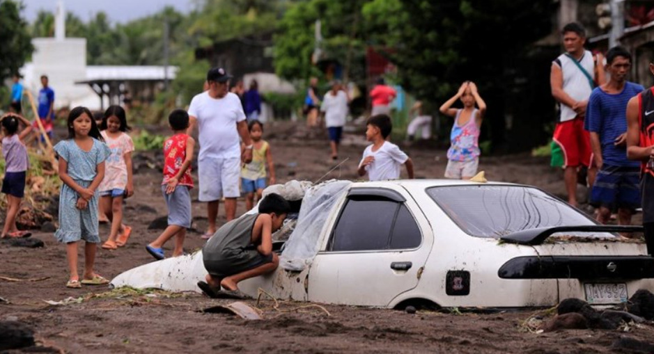 (Видео) Страшна бура ги опустоши Филипините, најмалку 26 загинати