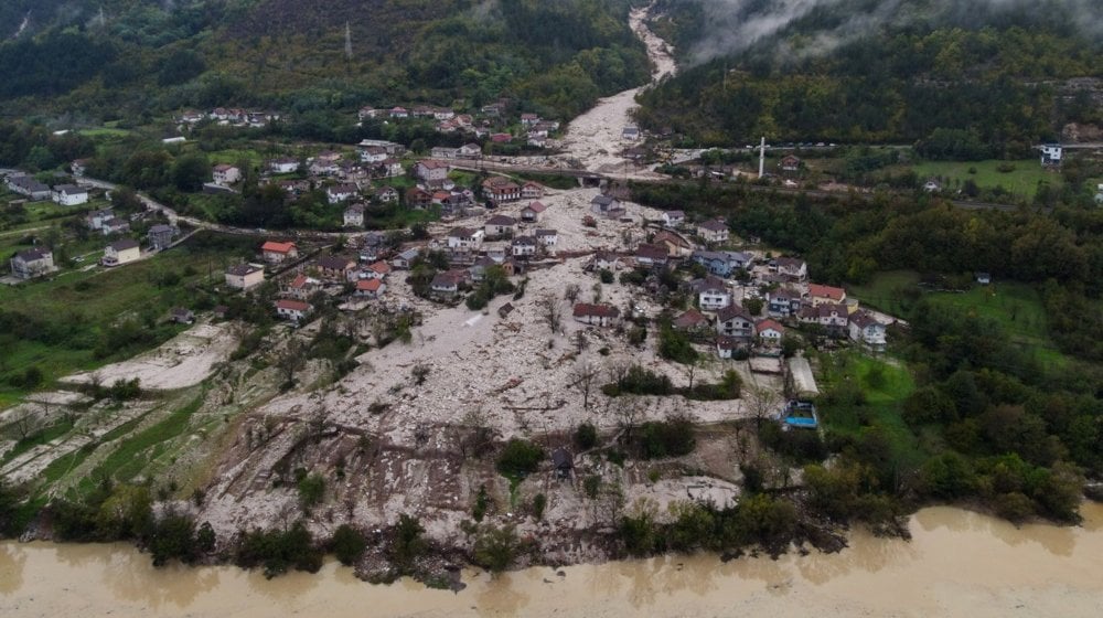 Ден на жалост во БиХ: Бројот на жртвите во поплавите се зголемува, спасувачите и денеска се на терен