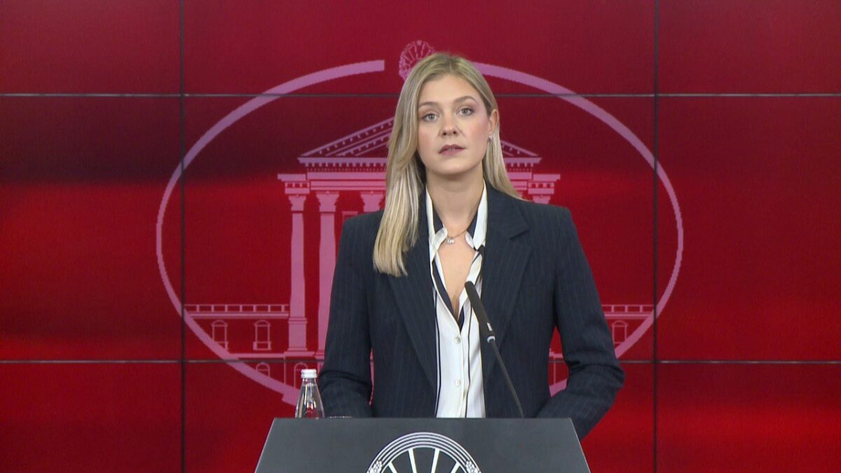 Митева: 250 евра ваучер за таблети за сите студенти и финансиска помош до 30.000 евра за бизнис