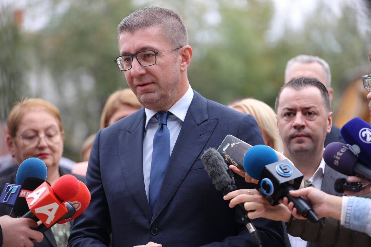 Мицкоски: 18 милиони евра се предвидени за реновирање на студентски домови, 250 евра за дигитални уреди и поддршка за бизнис и многу други проекти за младите 