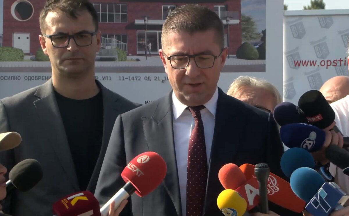 Наставниците следната недела ќе добијат плати повисоки 5 отсто, а во март ќе добијат дополнителни 7 проценти, најави Мицкоски