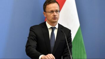 Сијарто: Испраќањето западни инструктори во Украина ќе доведе до ескалација на конфликтот меѓу ЕУ и Русија