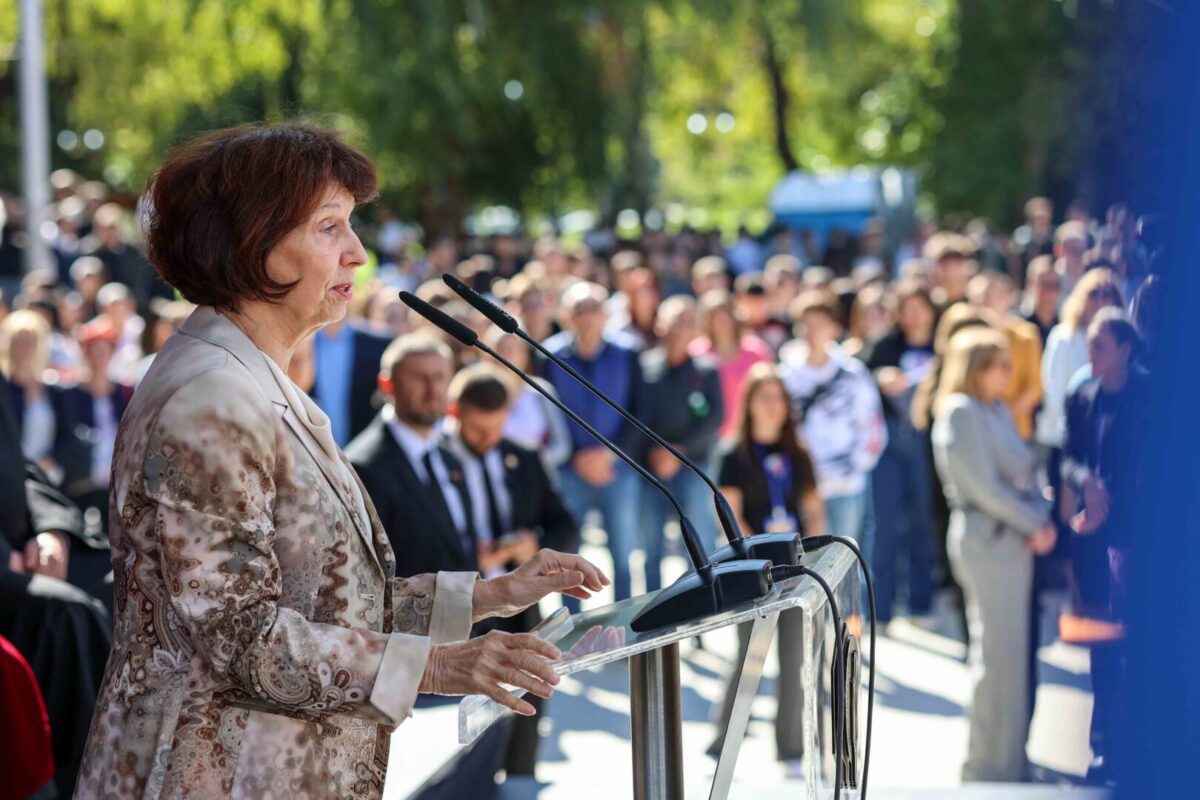 Сиљановска Давкова се обрати на првиот академски час: Инвестицијата во образованието  е најдобрата инвестиција