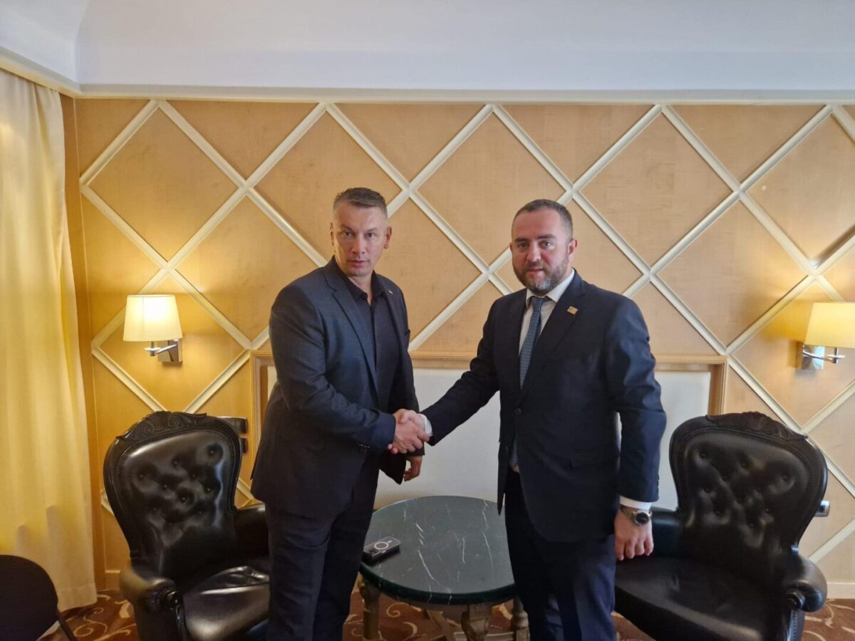 Тошковски и Нешиќ: Ја унапредуваме соработката на оперативно и стратешко ниво