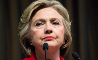 Хилари Клинтон: Трамп ќе се обиде да го повтори нацистичкиот собир во Њујорк од 1939 година