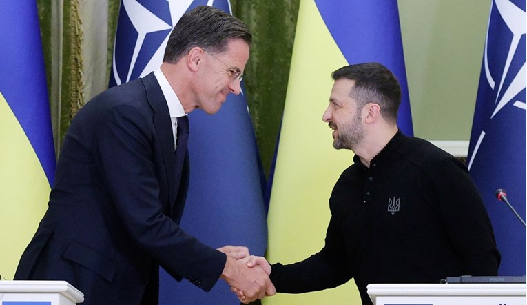 Шефот на НАТО: Не можам да кажам дека го поддржувам целиот план за победа на Зеленски