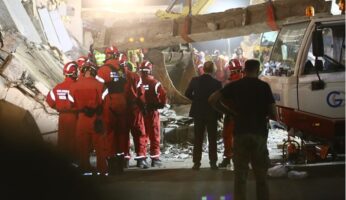 Бројот на загинати во Нови Сад се искачи на 14 лица меѓу нив и шестгодишно дете: граѓаните оддаваат почит