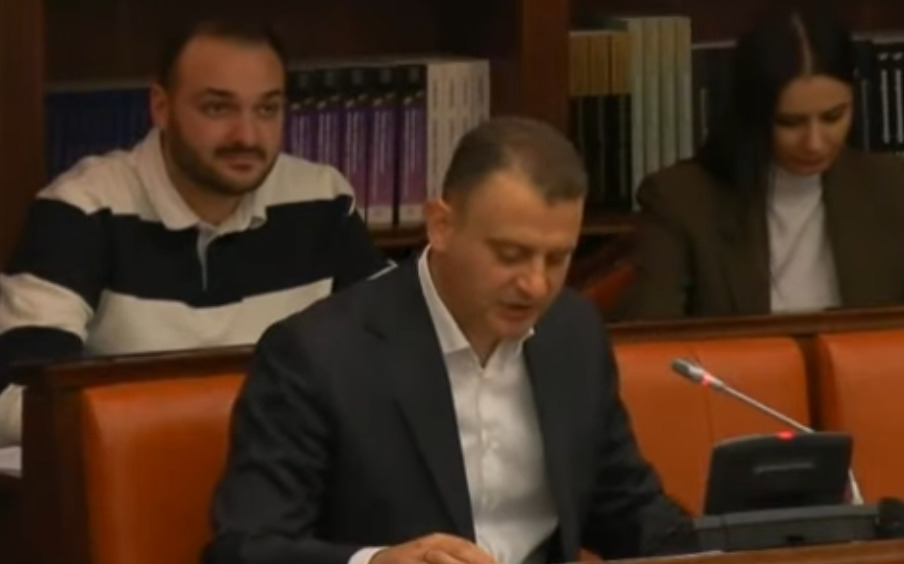 (Видео) Трајчулевски: ВМРО-ДПМНЕ одби амандмани на СДСМ за изградба на пат и развој на туризам во демирхисарско