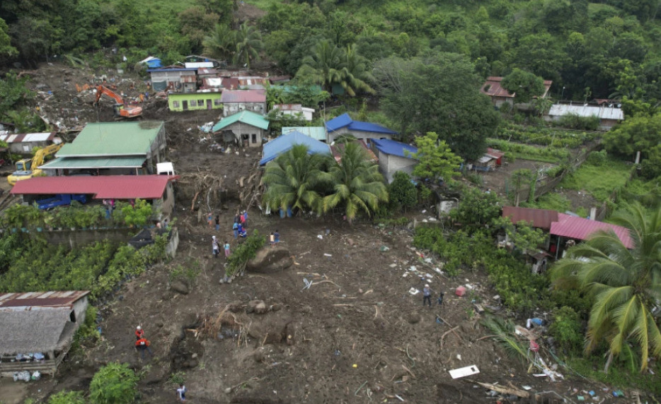 Властите на Филипините наредија евакуација на населението поради наближувањето на тајфун