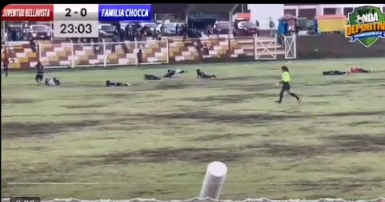 (Вознемирувачко видео) Гром уби фудбалер на средината на теренот во Перу, уште седум завршија на тревата