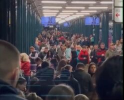 Затворена метро-станицата во Киев, пронајден сомнителен пакет
